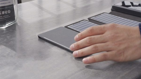 SolarBar: een opvouwbare set zonnepanelen die goed scoort op Kickstarter