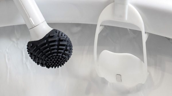 FlushBrush: een hygiënische toiletborstel die in je wc-pot hangt