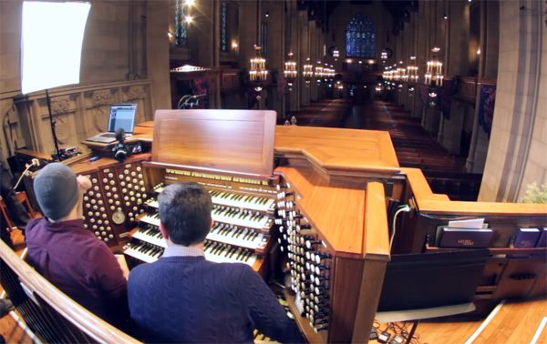 YouTuber en muzikant stuurt gigantisch kerkorgel aan met zijn computer