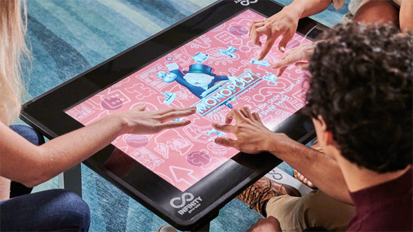 Typisch uit Landgoed Infinity Game Table: een touchscreen-tafel voor digitale bordspellen