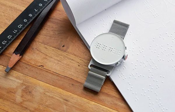 Dot Watch: een horloge dat de tijd aanduidt met braille
